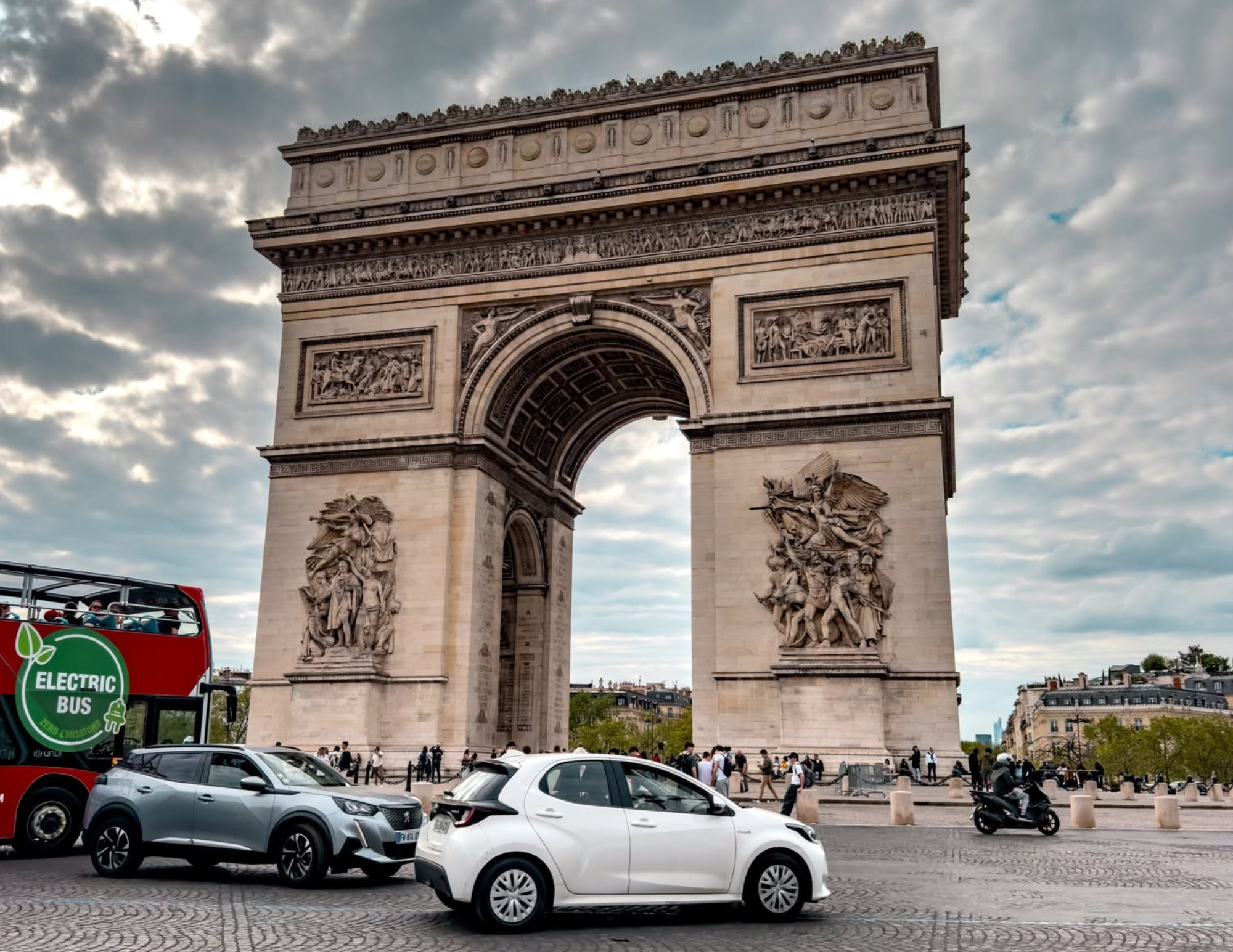 Paris Travel Guide (4).png